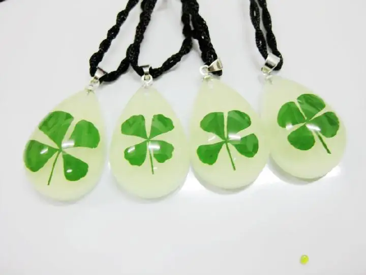 

FREE SHIPPING 16 pcs Natural Style Shamrock Four Leaf Clover Glow in dark Shape Vogue Present
