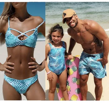 

Beachwear Family Matching Clothes Mother Daughter Swimwear Dad Son Swim Shorts Mommy and Me Bikini Bath Swimsuits Look Outfits