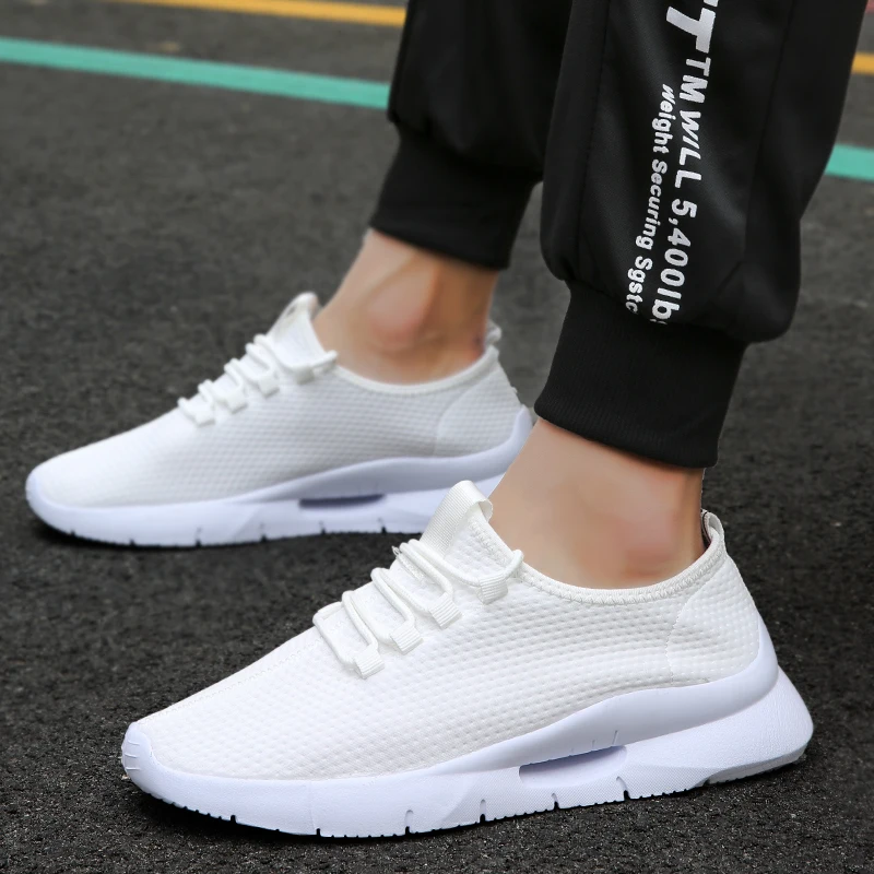 

2019 Light Weight Men Running Shoes New Trend Lace Up Low Top Flat Shoes Air Mesh Breathable Sport Shoes Classic Sneakers White
