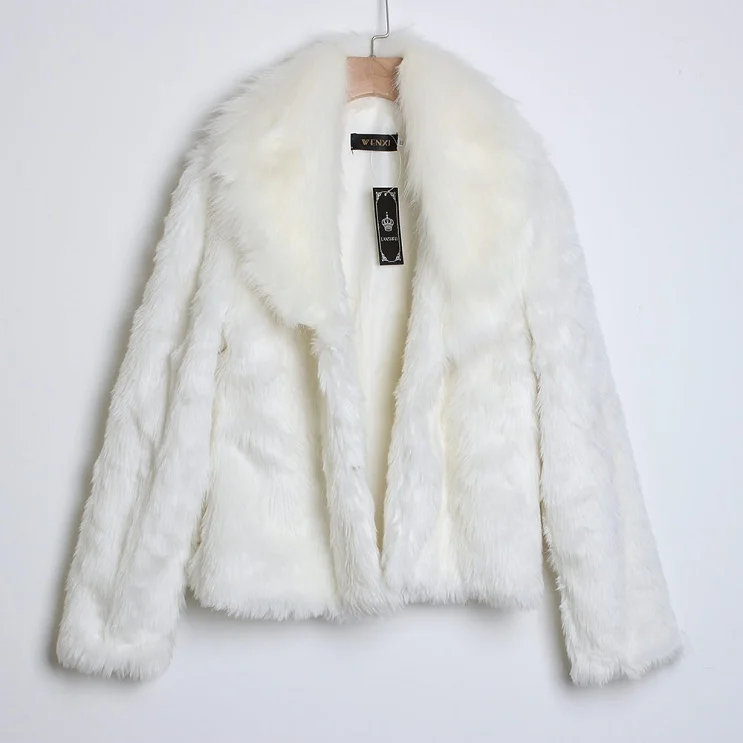 Шуба искусственная белая длинная. Белая шубка искусственный мех. Мирафокс искусственный мех. Искусственная шуба белая с нудом головным. Женская шубка белая с мехом Голд Фокс Турция