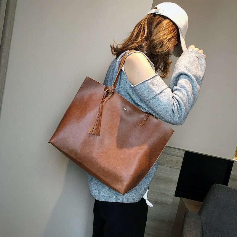 

European and American fashion retro handbags women's handbag shoulder Messenger bag large capacity wild bag casual pleated bag