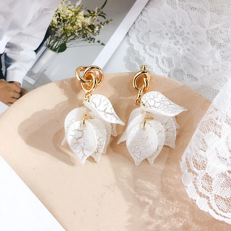 

Dominated 2019 Individual Metal Knotted Asymmetric Earrings Fashion crack yakeli leaf Women Drop earrings