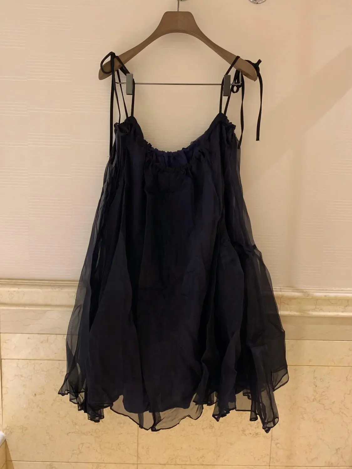 

2019 new ladies fashion sleeveless solid color silk strap dress 0627