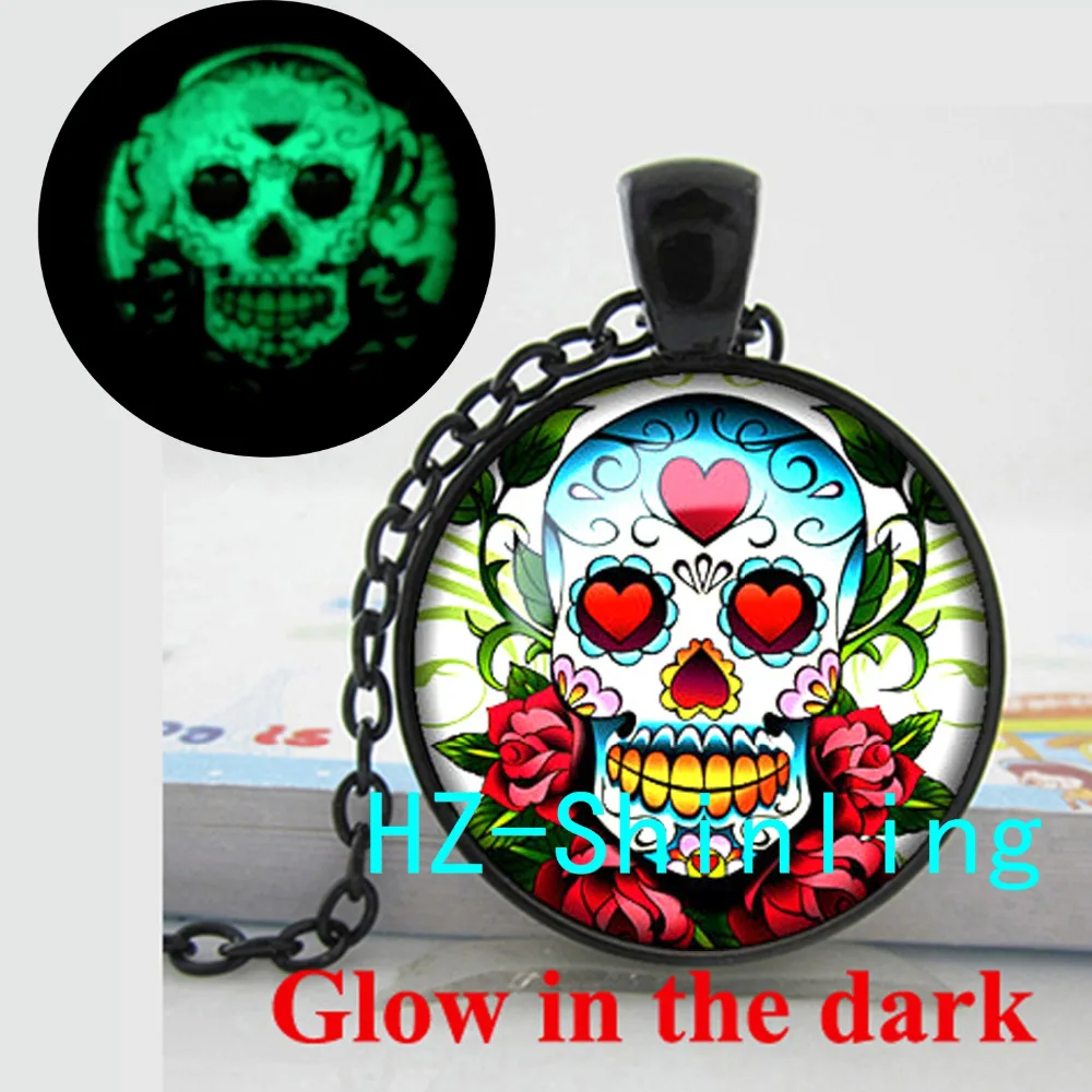 GL 00379 Glow in The Dark Halloween Skull Necklace Trick or Treat
