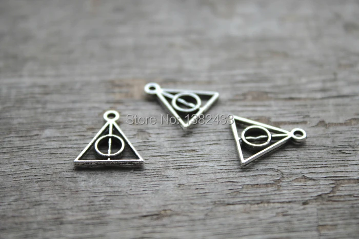 

60pcs--Triangle Charms, Antique silver Mini Triangle Charm Pendants, jewelry making 13X13mm