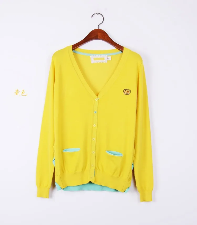 The new sweater knit sweater coat spring female embroidery crown mosaic contrast color sweater The new sweater knit sweater coat spring female embroidery crown mosaic contrast color sweater