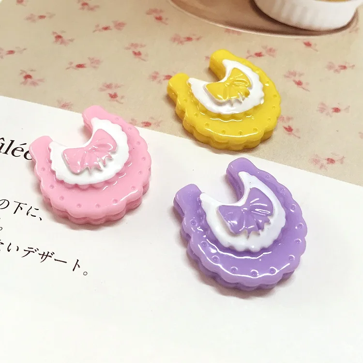 

100pcs/lot Flat back resin colorful mini baby bib 20mm kawaii cabochons crafts DIY home wedding decorations