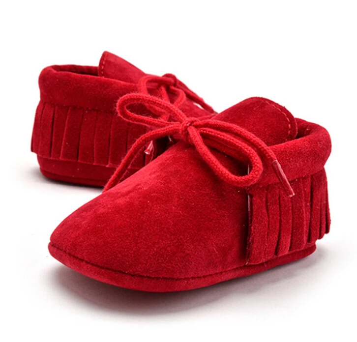 Детские мокасины для новорожденных девочек и мальчиков; обувь на мягкой подошве со шнуровкой; Нескользящие тапочки с кисточками - Цвет: Красный