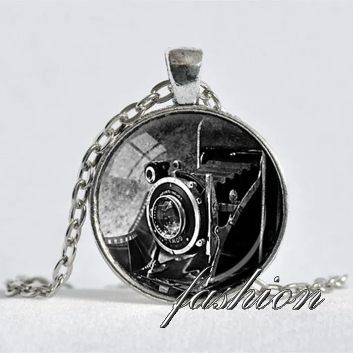 ANTIQUE CAMERA NECKLACE Bellows Camera Pendant Photograper