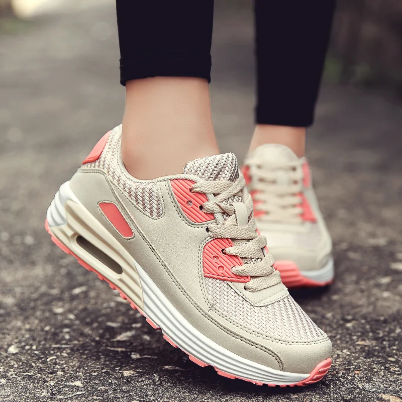 

Woman Outdoor Breathable Comfortable Couple Shoes Lightweight Athletic Mesh Sneakers Women High Quality