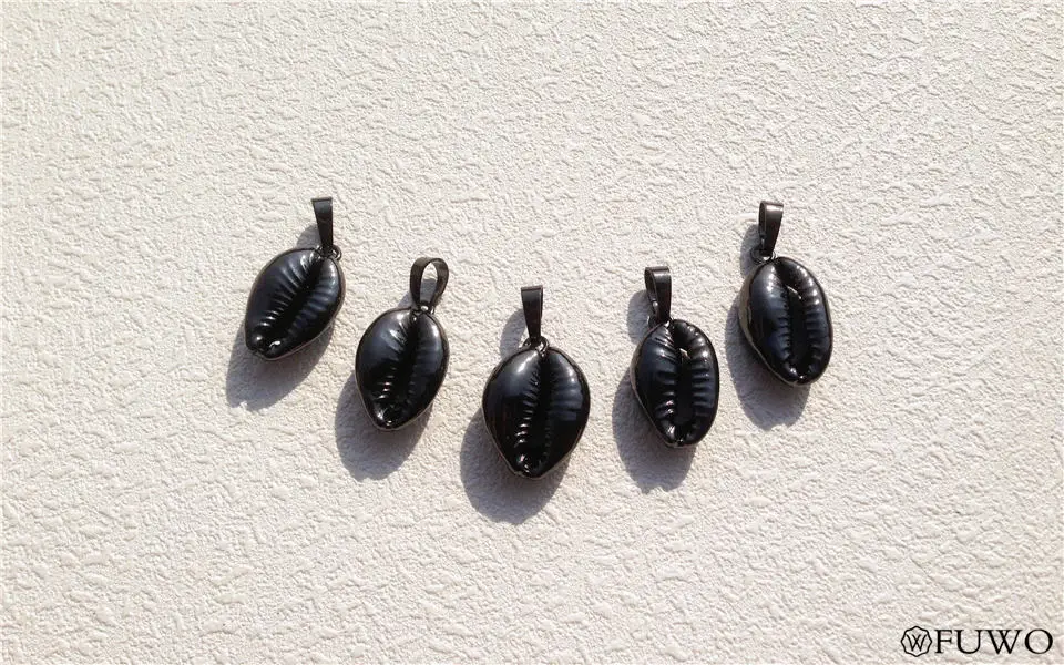 Natural Cowrie Shell Pendant 08