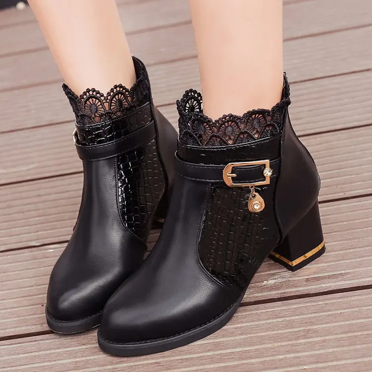

Short Boots 2018 Winter New Fashions Boots, Women's Shoes, Zippers, Lace, Artificial Short Plush, Short Staple Cotton.
