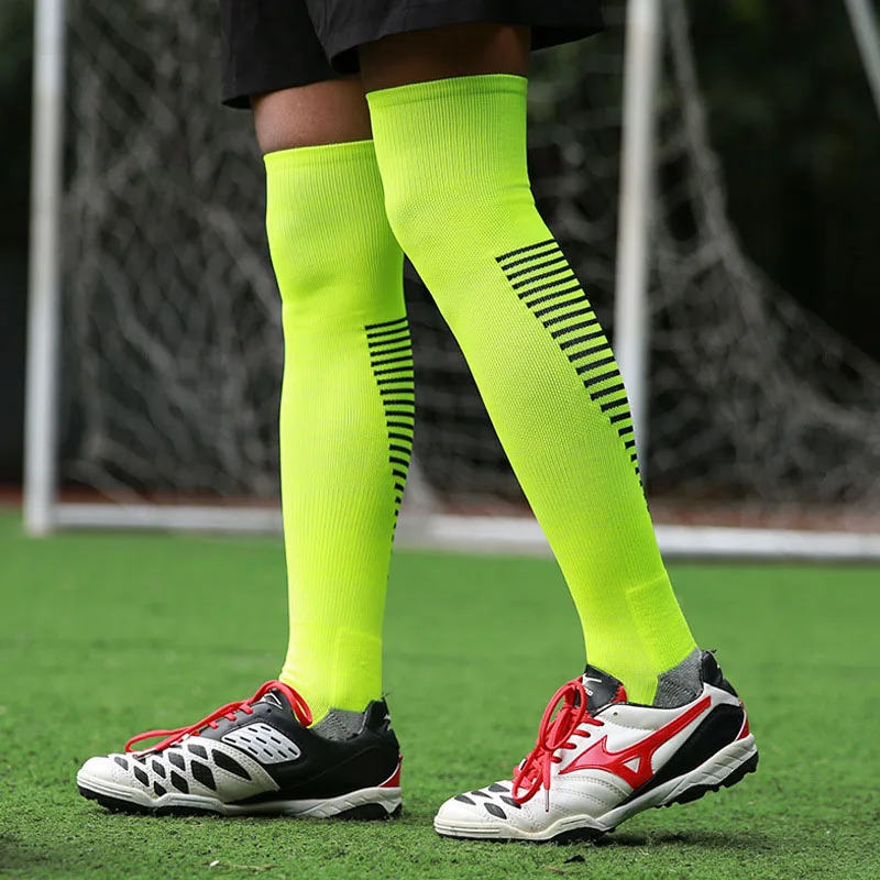 Противоскользящие футбольные чулки гольфы длинные футбольные хлопковые носки в полоску спортивные носки мужские студенческие спортивные носки для бега - Цвет: green black stried