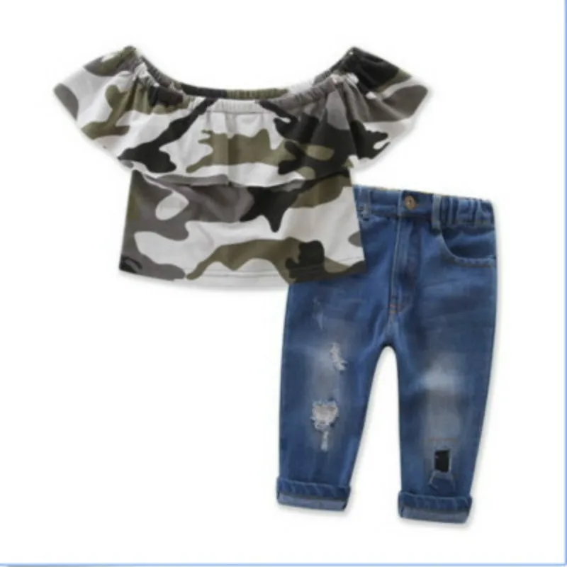 Милая детская футболка для девочек камуфляжные топы с открытыми плечами + рваные джинсы, леггинсы, комплект одежды, размер От 1 до 7 лет