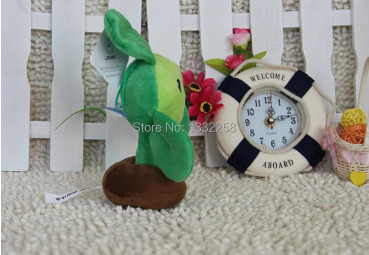 

Free Shipping 19cm High Quality PP Cotton Plants vs Zombies In Clover Lovely Plush Toys