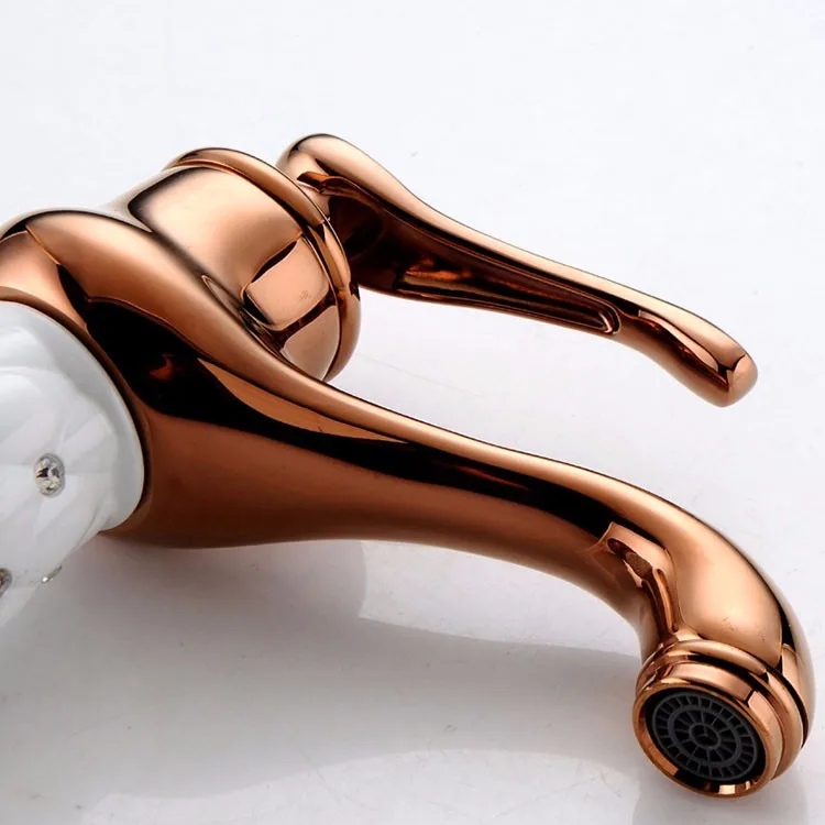 Golden Faucet Bathroom (19)