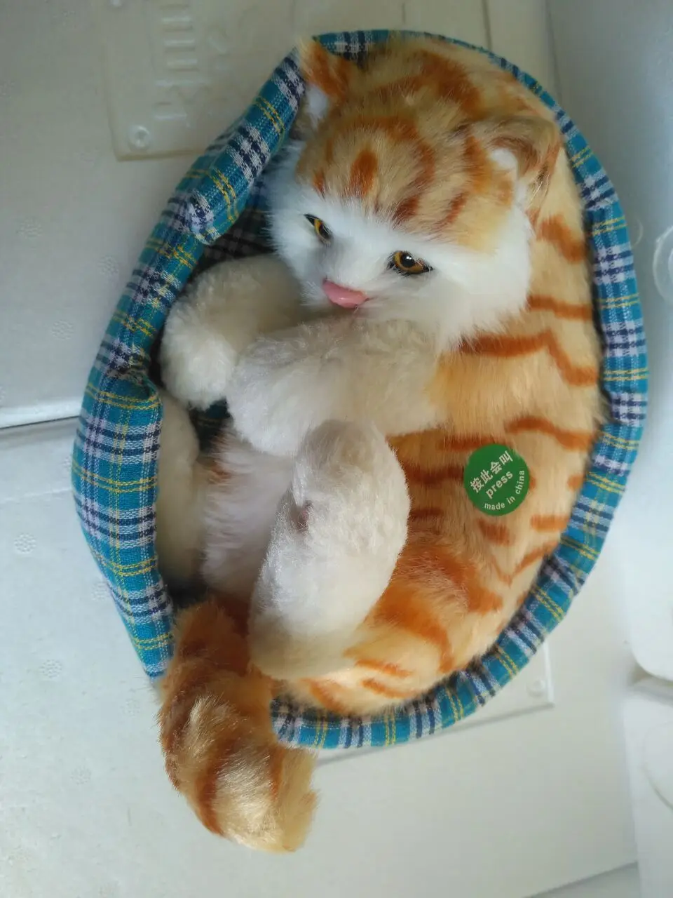 

Большой полиэтиленовый и пушистый кот, 20x14x11 см