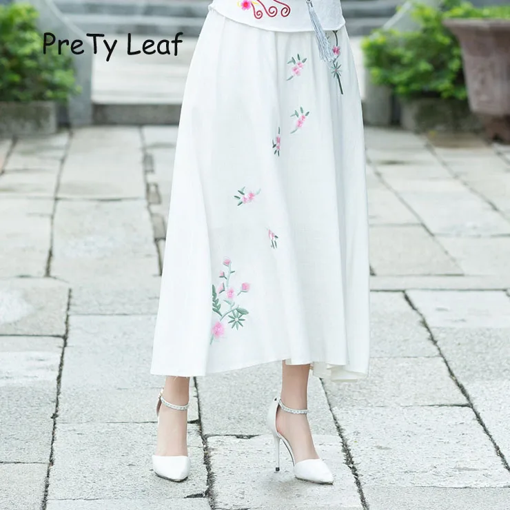 Весеннее платье с вышивкой в этническом стиле