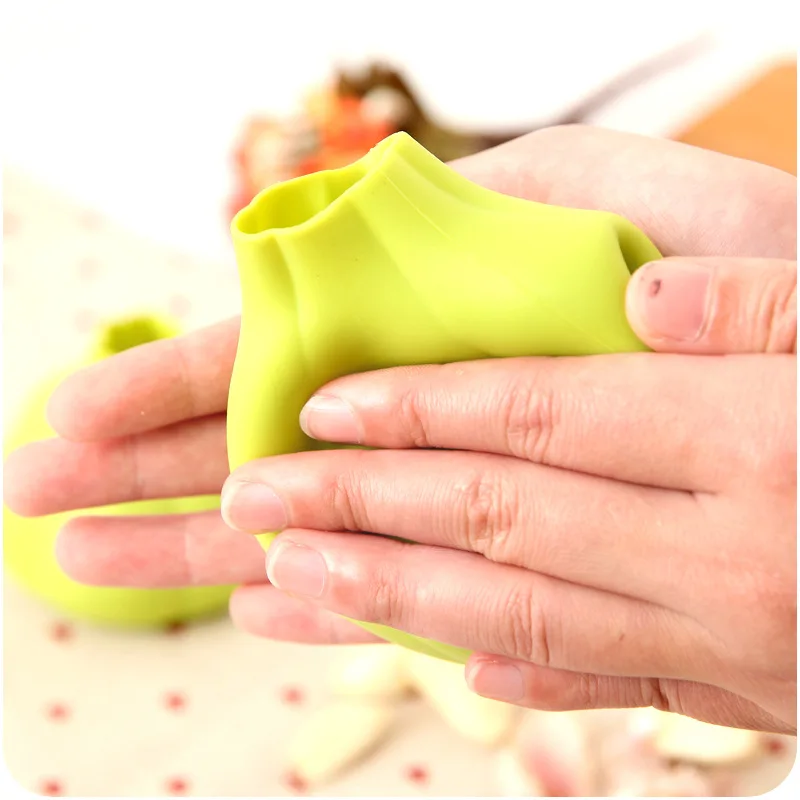 

1pcs Creative Silicone Garlic Peeling Device Practical Garlic Peeler Household Food Grade Garlic Stripper Kitchen Tools