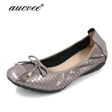 AUCVEE брендовые Модные Яркие балетки с украшением в виде бантика; женская гнущаяся обувь; Для женщин коровьей кожаная мягкая подошва Туфли без каблуков Танцы; туфли с мягким задником на гибкой подошве; Мокасины без шнуровки, на плоской подошве, мокасины