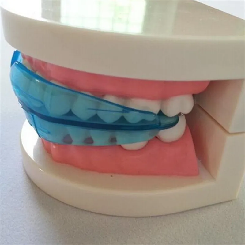 

Hot 1PC Silicone Alignment Dental Brace Tooth Orthodontic Appliance Or 1PC Dental Retainer Box Oral Hygiene Care Equipment
