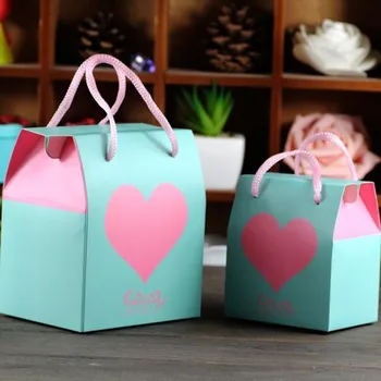 

Fast free shipping.small size:9*7*10.5CM sweet heart gift box kraft paper packaging wedding candygift desert boxes . 200pcs