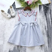 Новинки для девочек милое платье в полоску для девочек в Корейском стиле, с рукавами в форме листа лотоса для девочек с вышивкой; платье без рукавов, жилет одежда для девочек галстук-бабочка платье