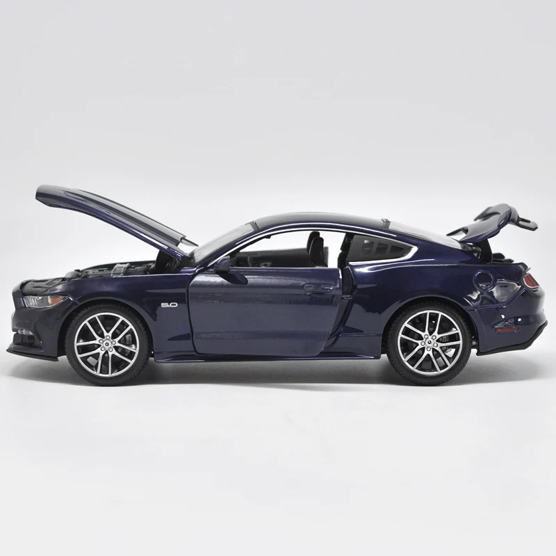 Модель в твердом переплете 1:18 Ford 2015 Mustang GT Коллекционная модель высокой модели