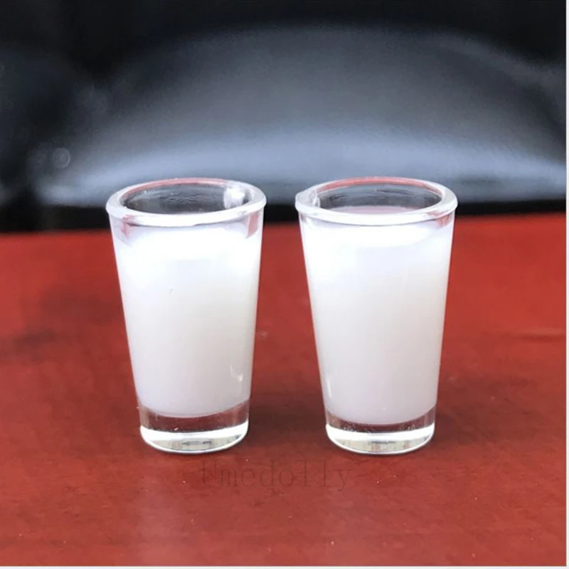 2pcs/set Dollhouse Miniature Simulation Juice / Milk / Water Cups Pretend Play Kitchen Restaurant Mini Doll Drinks Food Toy
