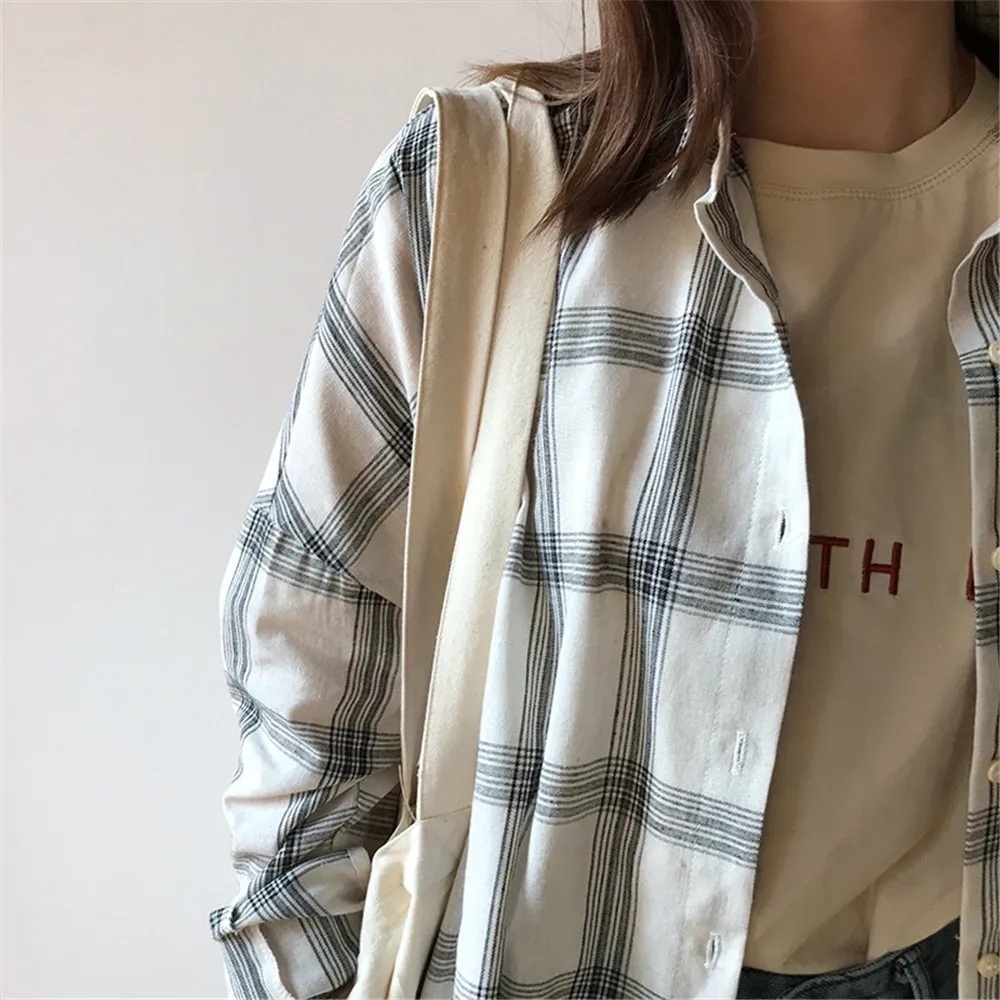 Big Loose women plaid blouses shirts 2018 Women Office Air Conditioner Blouse Shirt Female Outerwear Casual Pocket Shirts (24)