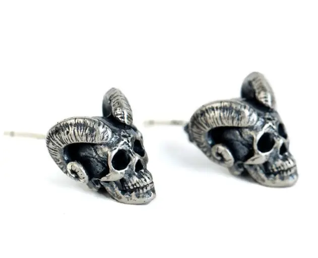 

Regalrock Steampunk Gemsbok Mount Horns Skeleton Goat Head Demon Samurai Rams Skull Stud Earring