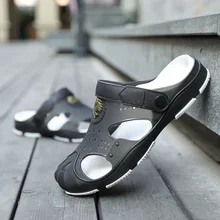 Мужские шлепанцы; летние дышащие отверстие; мужские тапочки; модная обувь с отверстиями; мужские пляжные шлепанцы