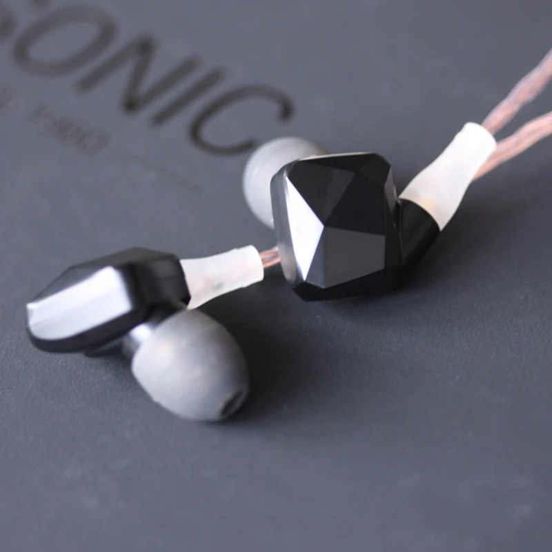 Vsonic GR09 HIFI Dynamic Ceramic Noise-Isolating Earphones with MMCX Detachable Cable image 5