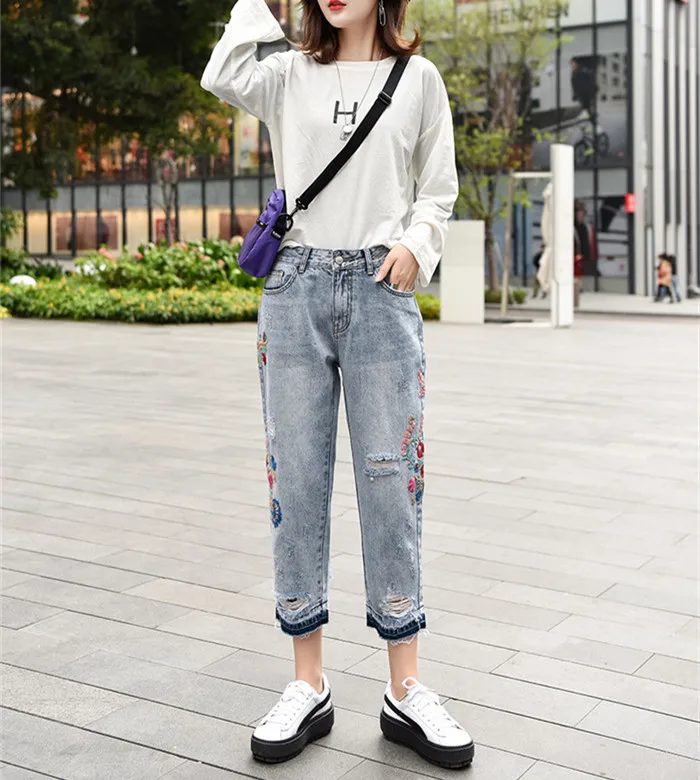 Высокая талия джинсы штаны-шаровары Для женщин мода отверстие с вышитыми цветами до середины икры Длина брюки
