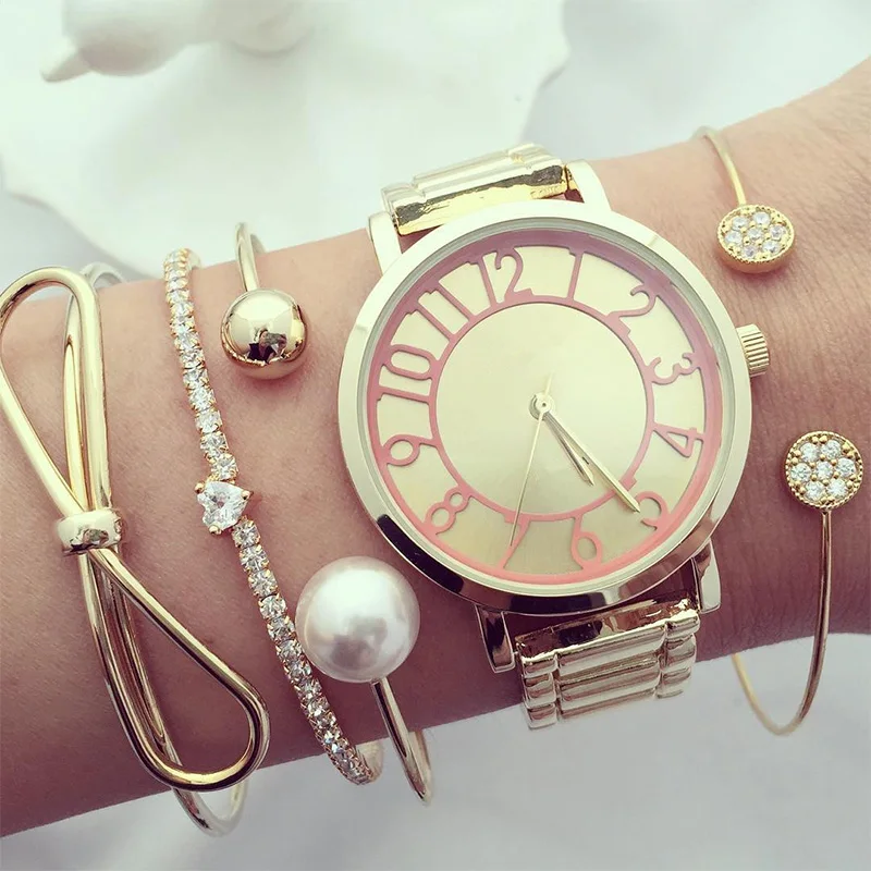 

Women Bracelets Punk Round Pearl Heart Shaped Crystal Bow Round Gold Bracelet Set Female Personality Party Party Ornaments