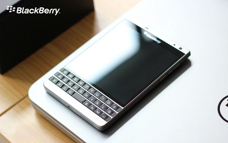 Мобильный телефон BlackBerry Q30 Passport Silver Edition, 3 ГБ ОЗУ, 32 Гб ПЗУ, камера 13 МП, разблокированный серебристый цвет