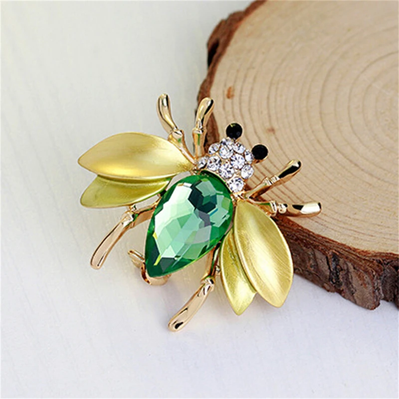 

Bee Brooch Corsage Insect Brooches For Women Big Green Fly Mosquitoes Shirt Gold Enfeites Para Festa Broche Jewelry