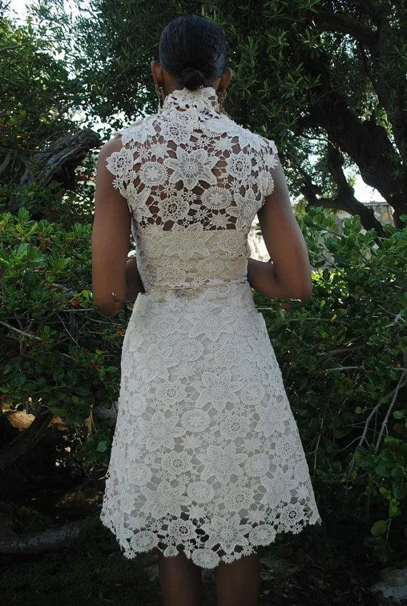 vintage-1950s-lace-wedding-dresses-high-neck-sleeveless-short-wedding-dress-tea-length-simple-bridal-dresses (3)_