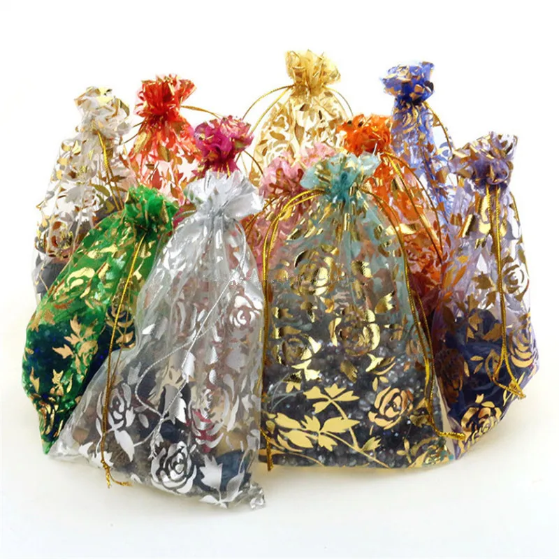 конфеты в мешочке. новогодний пакет для конфет. мешок конфет на новый год. новогодние сладости в упаковке. конфеты в мешочке.