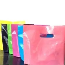 Пользовательские дешевые маленькие большие подарочные ювелирные Пластиковые пакеты с ручками красочные подарочные пакеты с ручками s, розовые черные пластиковые пакеты для покупок