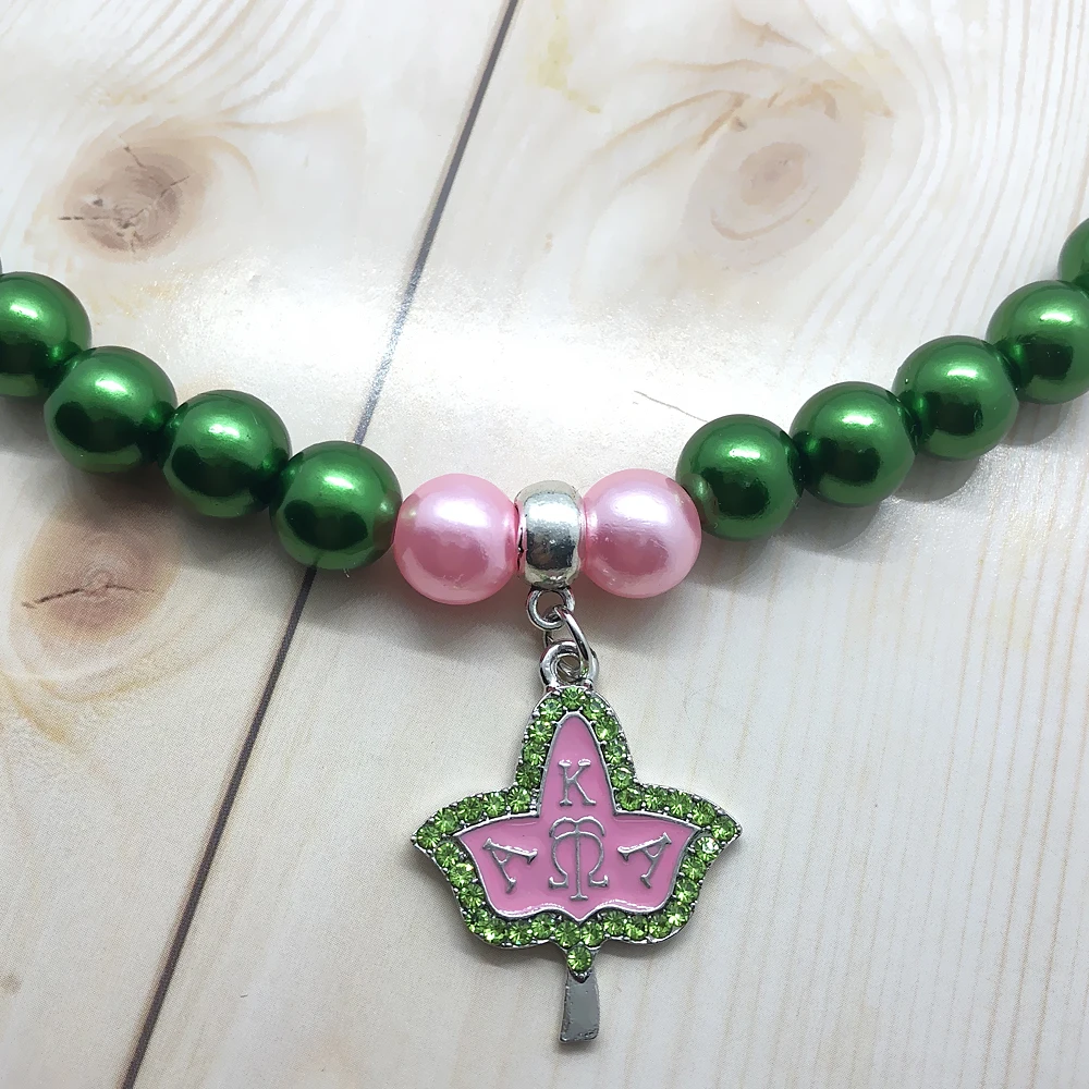 

Fashion University society AKA sorority Symbol Jewelry Enamel Metal Ivy Leaf Pendant Simulation Pearl Necklace