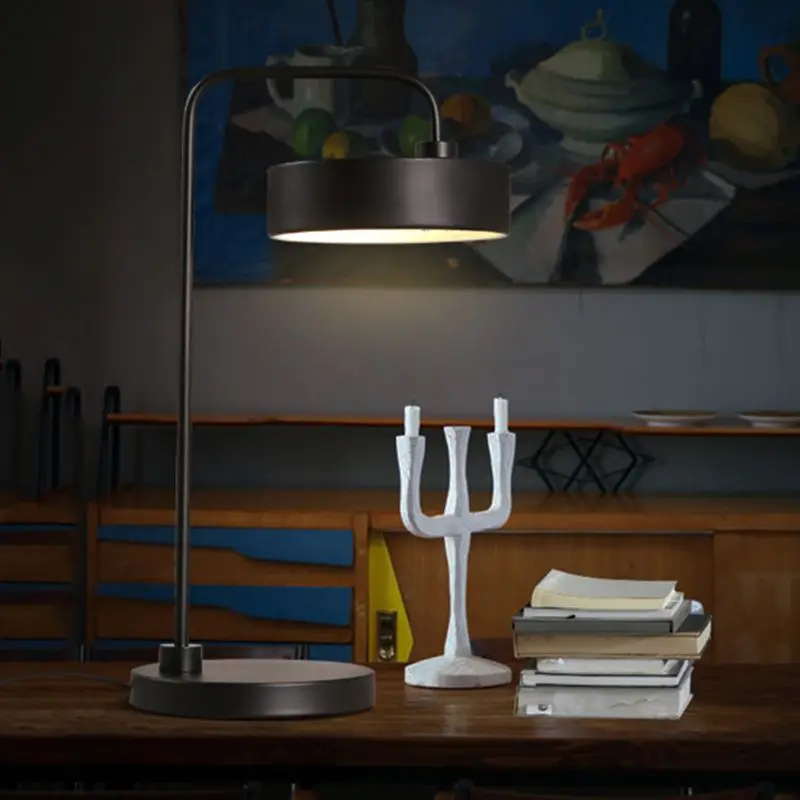 Скандинавские итальянские дизайнерские настольные лампы для спальни художественная креативная студия Кофейня гостиничная комната Дека свет со светодиодной лампы