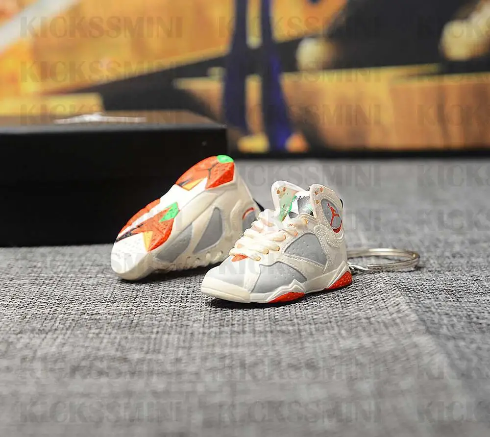 

dropshipping top quality AJ7 Bugs Bunny sneaker keychains 1/6 SCALE 3D Mini Shoe Sneaker JORDAN keychain doll accessory