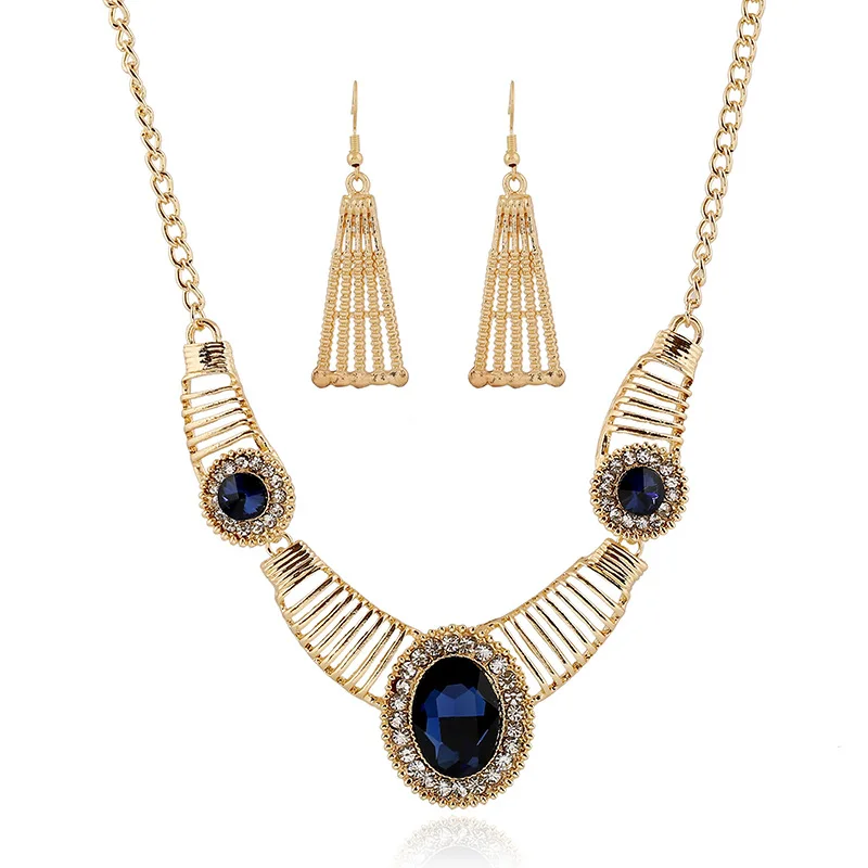 

Vintage Hollow Necklace Women Luxury Crystal Necklaces Brand Alloy Clavicle Collier Trendy Geometric Jewelry Statement
