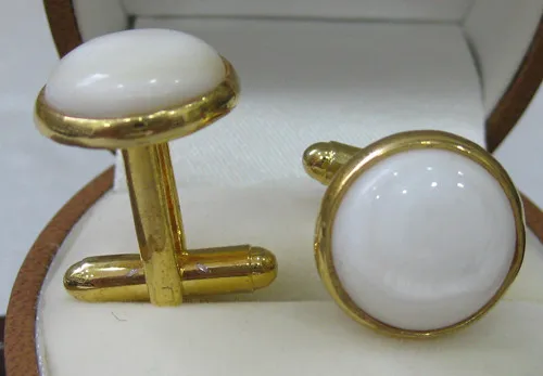 

wholesale man's noble white flat bead Cufflinks