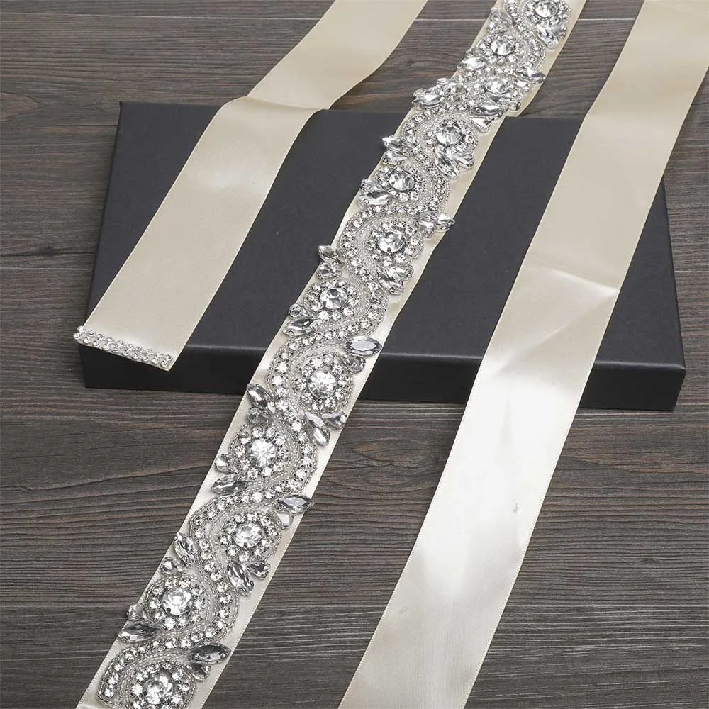 MOLANS Noble Rhinestone Belts Solid Geometric Crystal Bridal Sash Female Wedding Accessories Handmade Satin Fabric Waist Band - Цвет: Шампанское