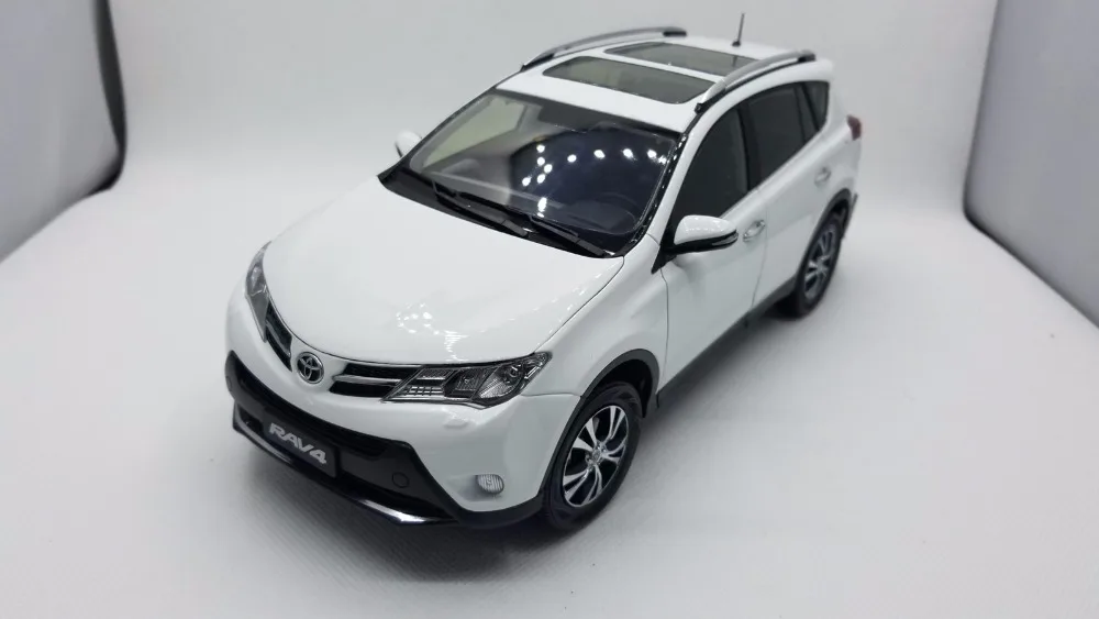 

1:18 Diecast Model for Toyota RAV4 2014 Wthite SUV Alloy Toy Car Miniature Collection Gifts