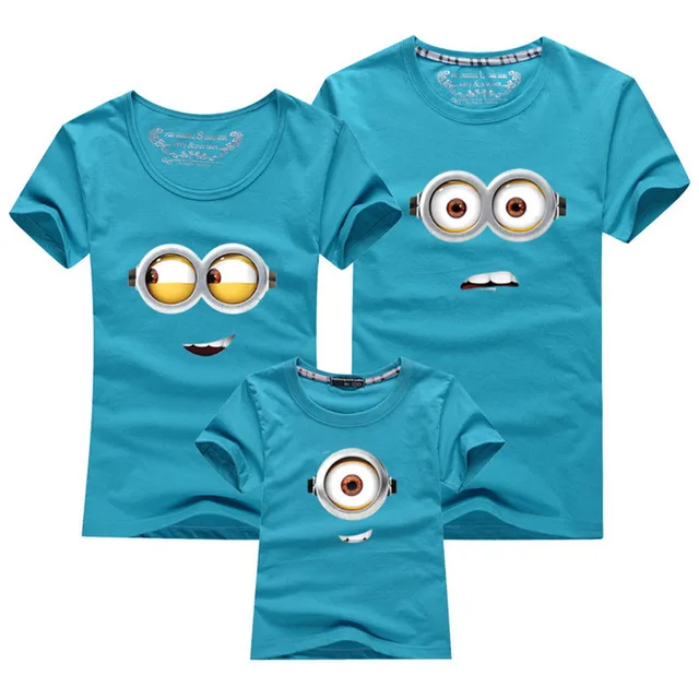 가족의 유대감과 스타일을 표현하는 세련된 패밀리 룩 티셔츠