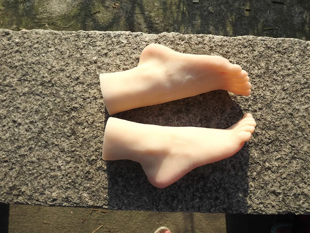 

Free shipping newest girls ballerina dancer gymnast foot feet pointed toes fetish toys model feet