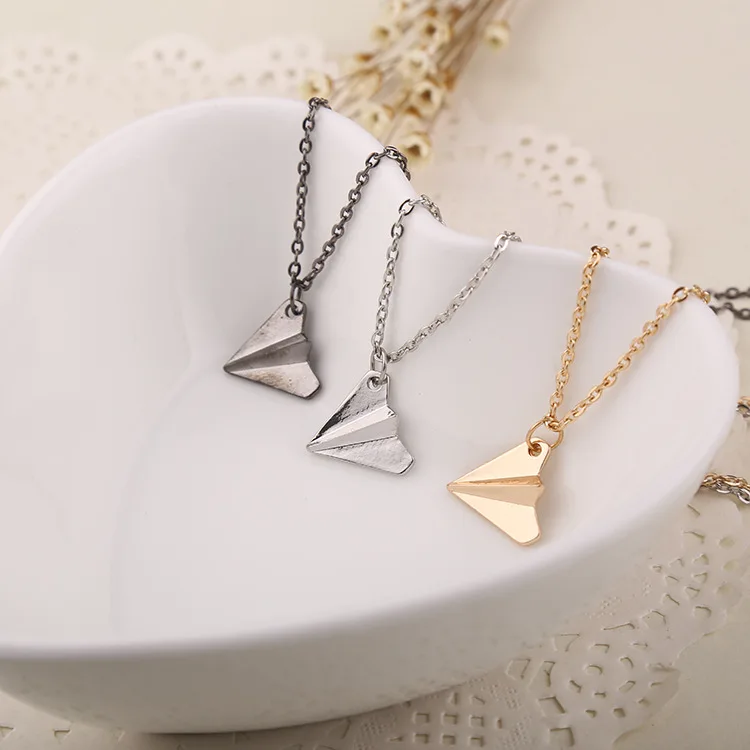 

Collares Overwatch Choker 2018 New Men Jewelry Necklace Chain Fashion One Direction Band Harry Styles Paper Airplane Pendant